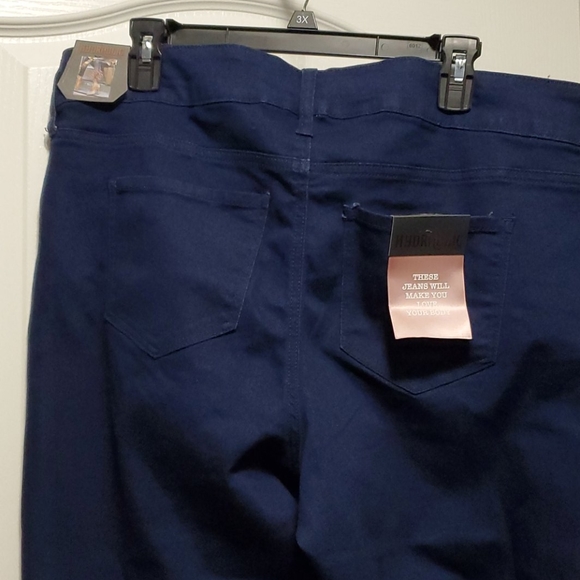 Dark rinse stretch capris - Picture 3 of 3